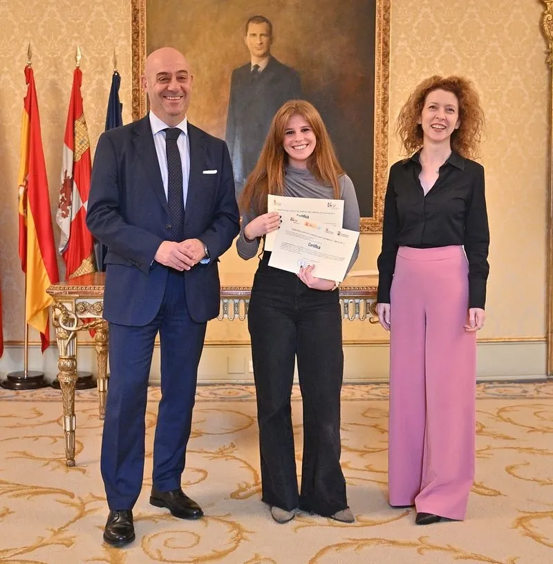 Entrega de certificados a los 10 alumnos que han participado en el Programa Mixto de Formación y Empleo ‘OTIUM HELMÁNTICA’ 