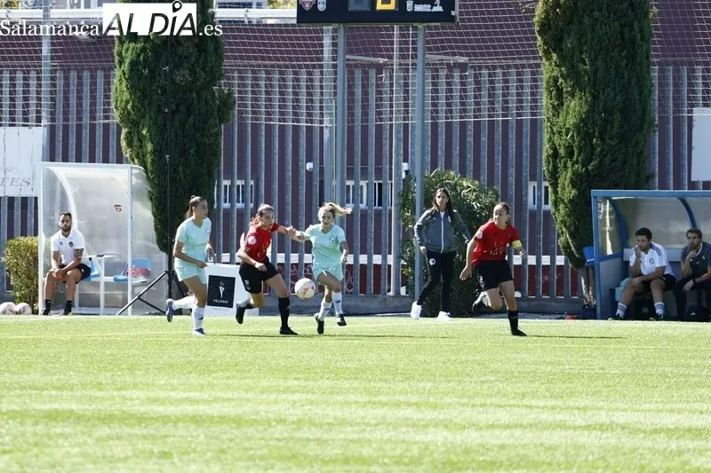 Foto 14 - El Salamanca FF 'pincha' y sufre su primera derrota de la 22/23 a manos de Las Rozas (0-4)