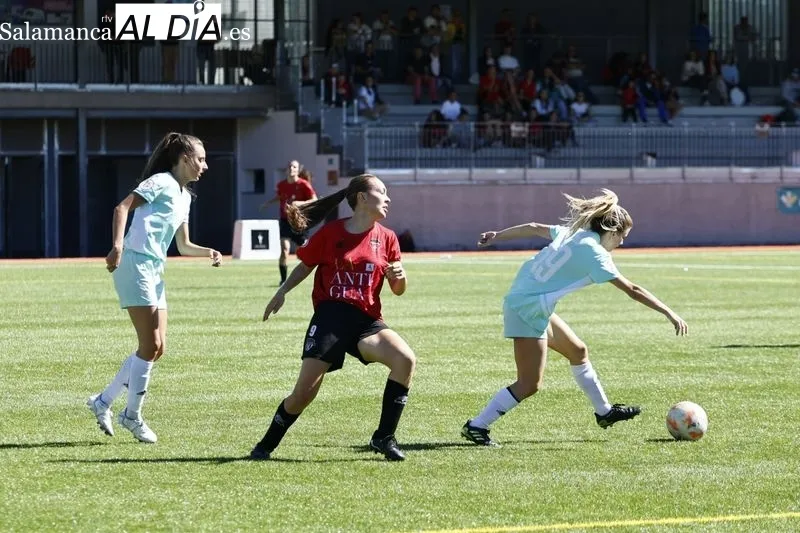 Foto 6 - El Salamanca FF 'pincha' y sufre su primera derrota de la 22/23 a manos de Las Rozas (0-4)