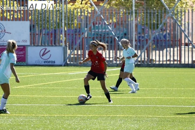 Foto 5 - El Salamanca FF 'pincha' y sufre su primera derrota de la 22/23 a manos de Las Rozas (0-4)