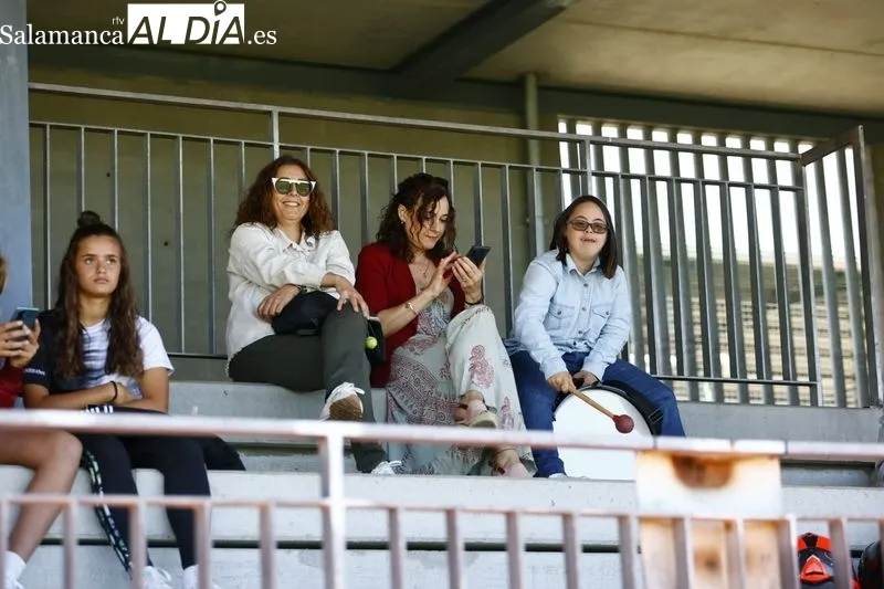 Foto 2 - El Salamanca FF 'pincha' y sufre su primera derrota de la 22/23 a manos de Las Rozas (0-4)