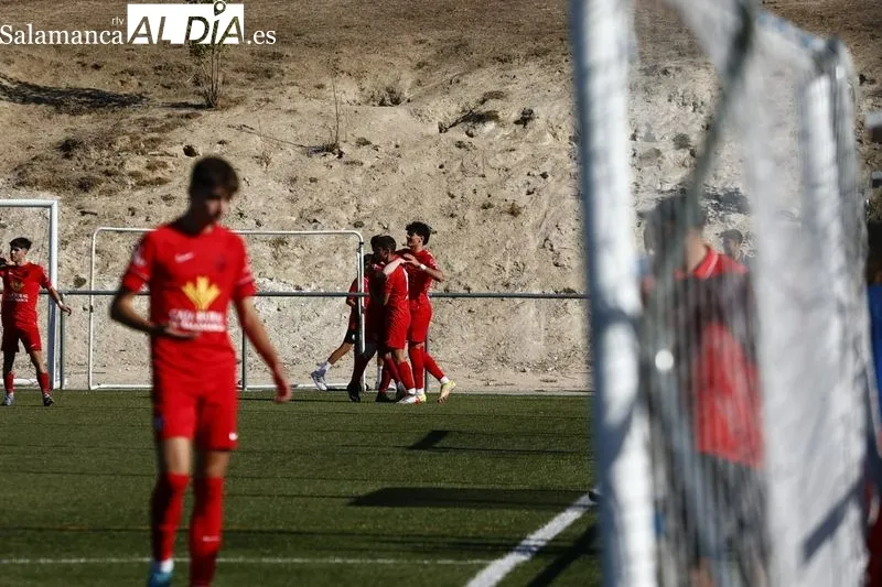 Foto 15 - El Santa Marta se impone a Unionistas en un derbi repleto de goles (2-4)