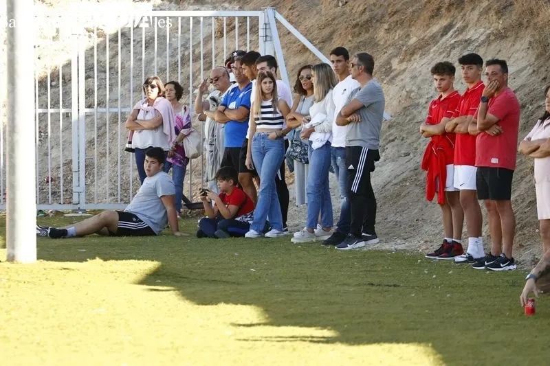 Foto 9 - El Santa Marta se impone a Unionistas en un derbi repleto de goles (2-4)