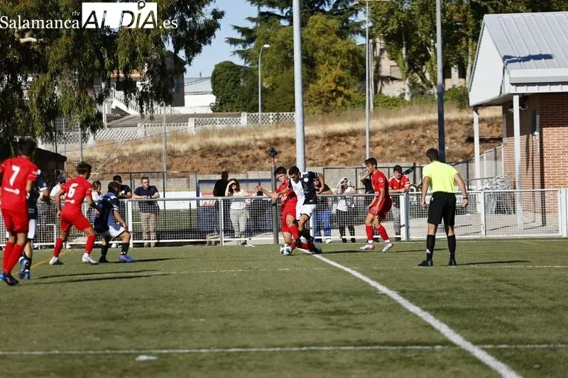 Foto 8 - El Santa Marta se impone a Unionistas en un derbi repleto de goles (2-4)