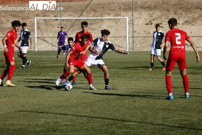 Foto 4 - El Santa Marta se impone a Unionistas en un derbi repleto de goles (2-4)