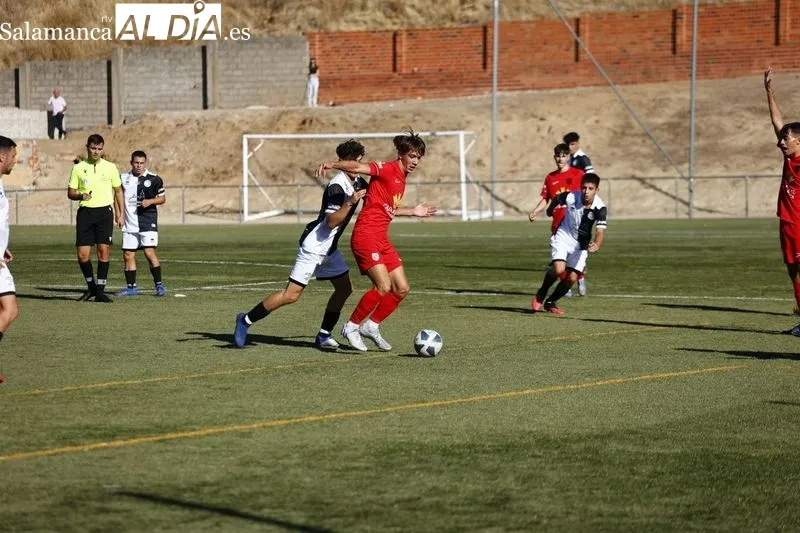 Foto 3 - El Santa Marta se impone a Unionistas en un derbi repleto de goles (2-4)