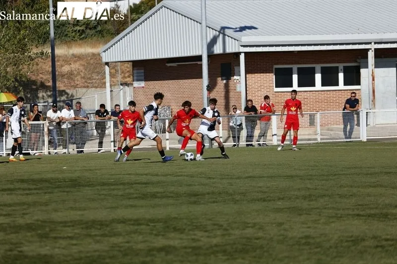 Foto 2 - El Santa Marta se impone a Unionistas en un derbi repleto de goles (2-4)