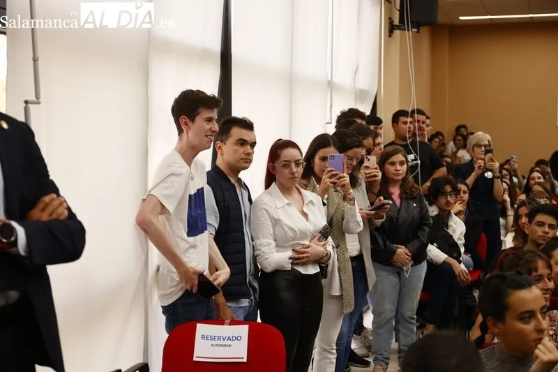 Acto en la Facultad de Derecho con la presencia del expresidente Rodríguez Zapatero
