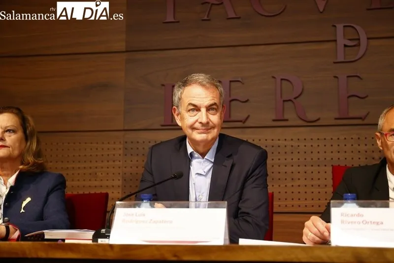 Acto en la Facultad de Derecho con la presencia del expresidente Rodríguez Zapatero