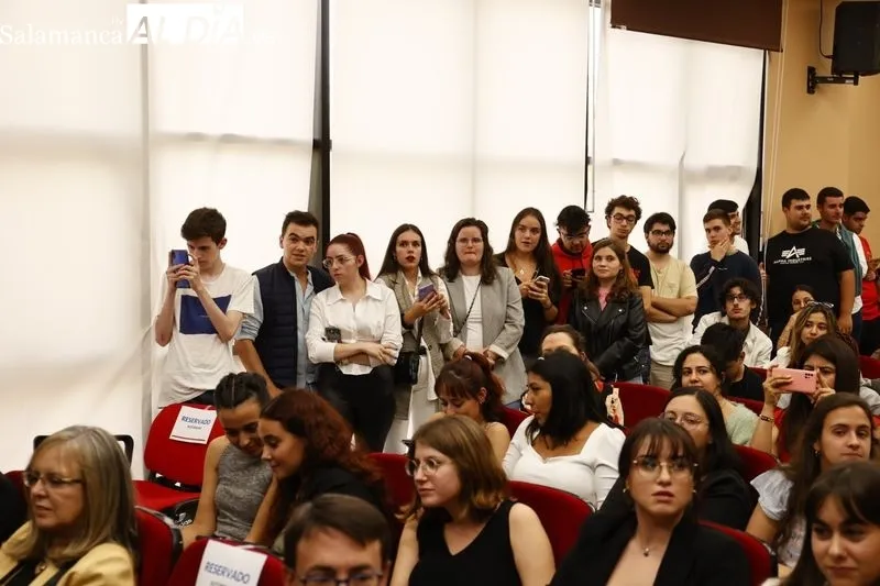 Acto en la Facultad de Derecho con la presencia del expresidente Rodríguez Zapatero