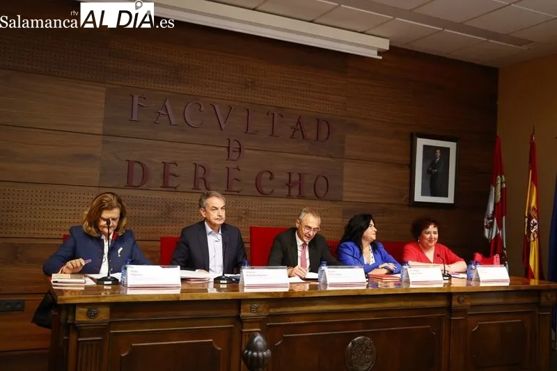 Acto en la Facultad de Derecho con la presencia del expresidente Rodríguez Zapatero