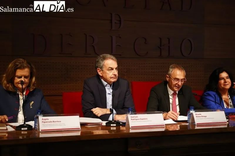Acto en la Facultad de Derecho con la presencia del expresidente Rodríguez Zapatero