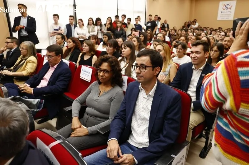 Acto en la Facultad de Derecho con la presencia del expresidente Rodríguez Zapatero