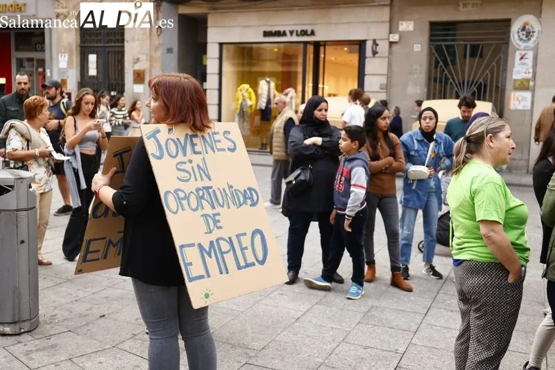 Acto en la Plaza del Liceo de Salamanca con motivo del Día Mundial del Trabajo Decente. Fotos:  David Sañudo