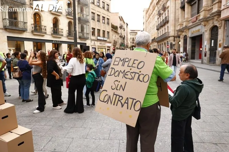 Acto en la Plaza del Liceo de Salamanca con motivo del Día Mundial del Trabajo Decente. Fotos:  David Sañudo