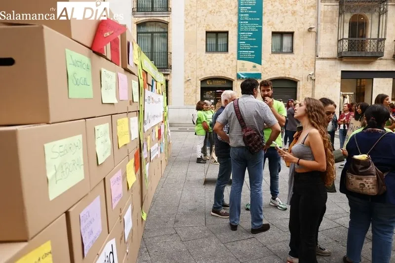 Acto en la Plaza del Liceo de Salamanca con motivo del Día Mundial del Trabajo Decente. Fotos:  David Sañudo