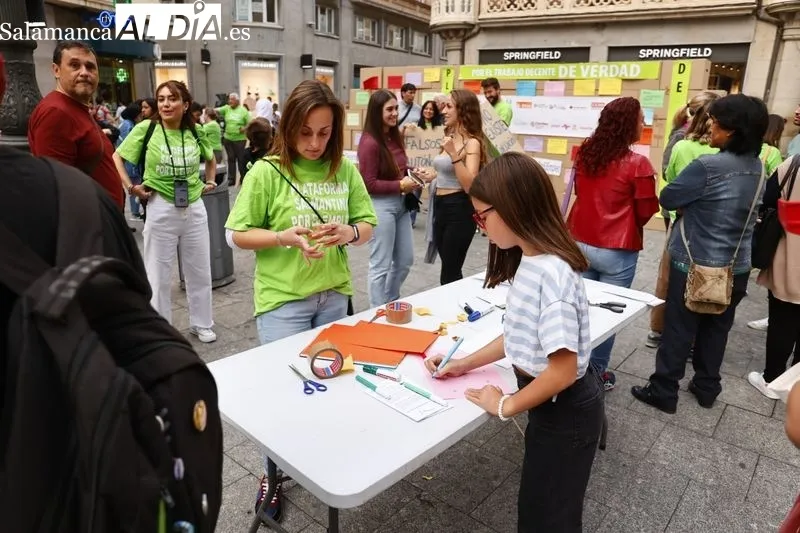 Acto en la Plaza del Liceo de Salamanca con motivo del Día Mundial del Trabajo Decente. Fotos:  David Sañudo