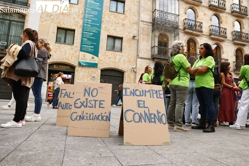 Acto en la Plaza del Liceo de Salamanca con motivo del Día Mundial del Trabajo Decente. Fotos:  David Sañudo