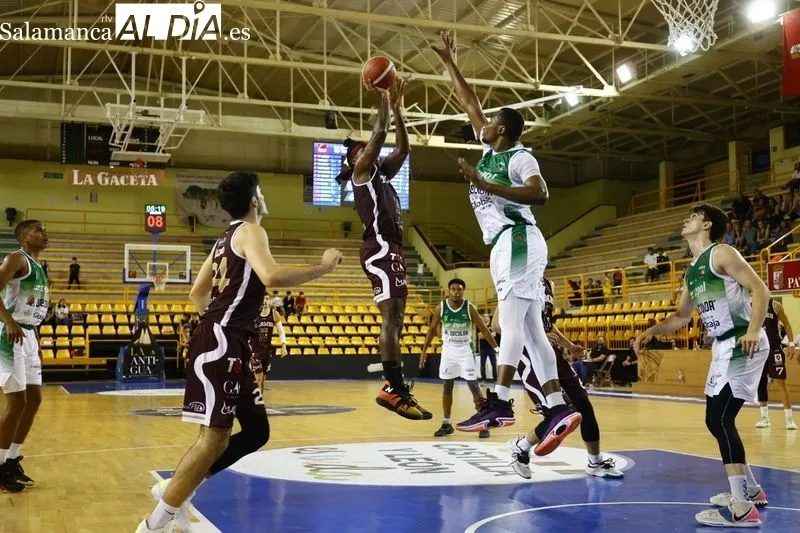 Foto 6 - El CB Tormes inicia su etapa en LEB Plata cayendo en casa frente a La Roda (77-86)