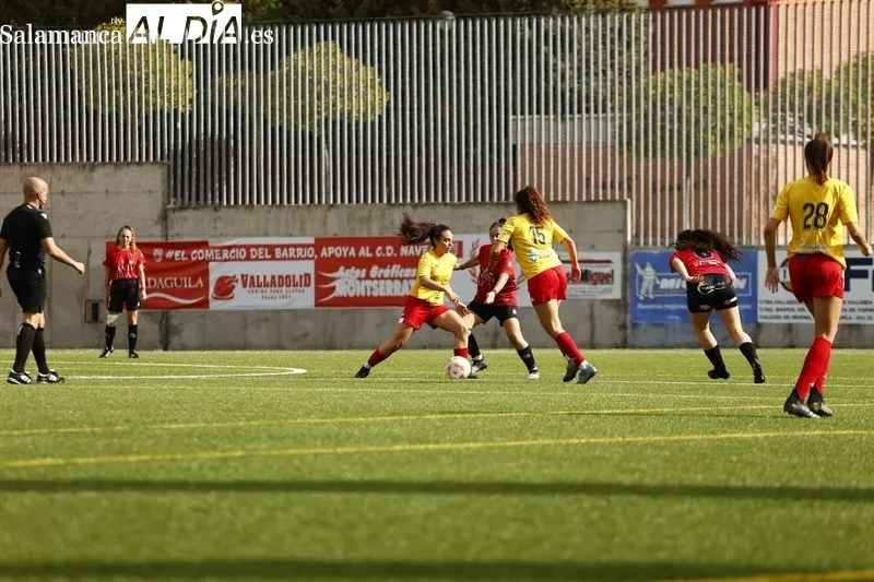 Foto 11 - Susto en el Del Bosque: una jugadora del Salamanca FF recibe un fuerte golpe y se llega a pedir la asistencia de una ambulancia