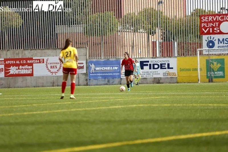 Foto 10 - Susto en el Del Bosque: una jugadora del Salamanca FF recibe un fuerte golpe y se llega a pedir la asistencia de una ambulancia