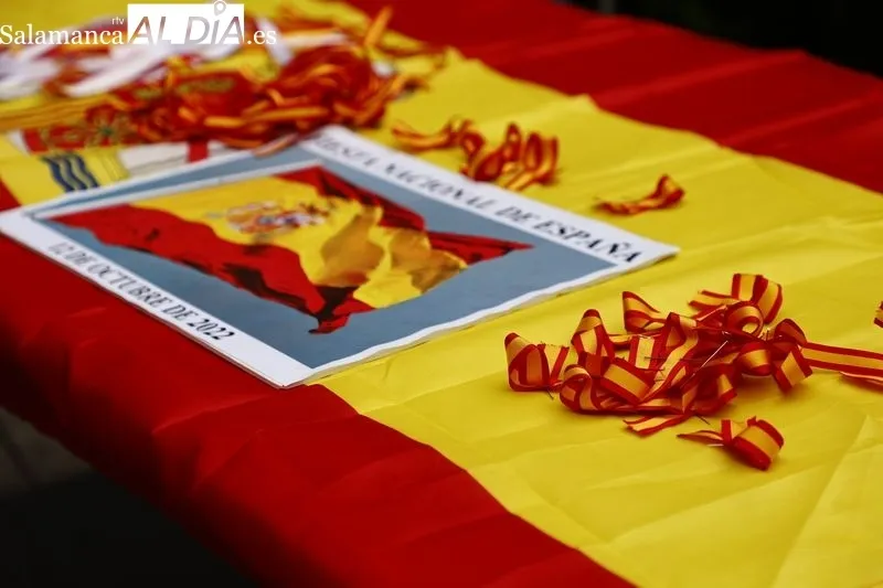Acto de NNGG en la plaza del Liceo para celebrar el Día de la Fiesta Nacional