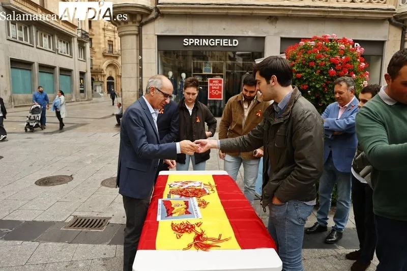 Acto de NNGG en la plaza del Liceo para celebrar el Día de la Fiesta Nacional