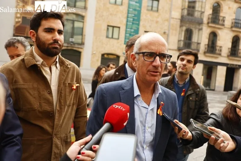 Acto de NNGG en la plaza del Liceo para celebrar el Día de la Fiesta Nacional
