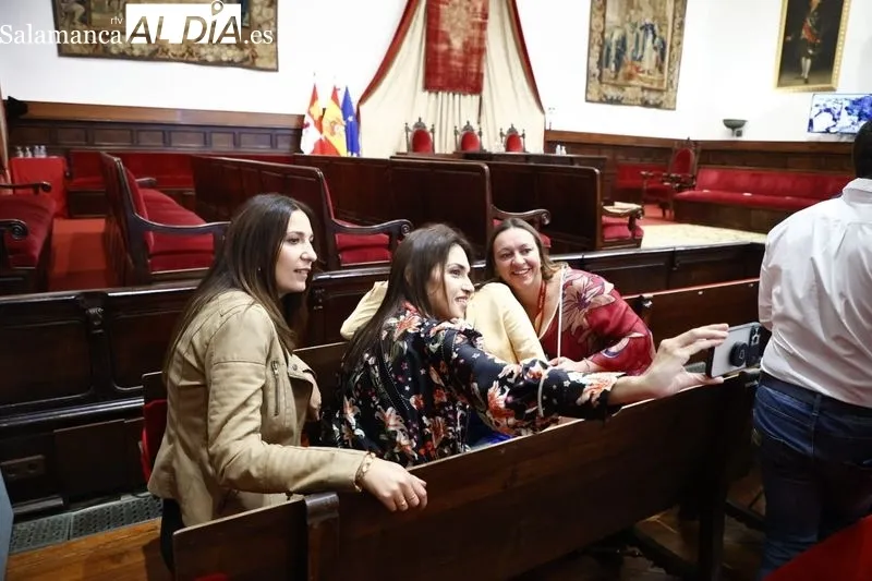 El Paraninfo acoge la celebración de los aniversarios de antiguos alumnos que acabaron sus estudios hace 20, 25, y 30 años. Fotos: David Sañudo
