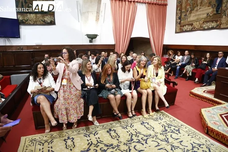 El Paraninfo acoge la celebración de los aniversarios de antiguos alumnos que acabaron sus estudios hace 20, 25, y 30 años. Fotos: David Sañudo