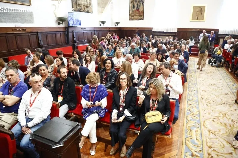 El Paraninfo acoge la celebración de los aniversarios de antiguos alumnos que acabaron sus estudios hace 20, 25, y 30 años. Fotos: David Sañudo