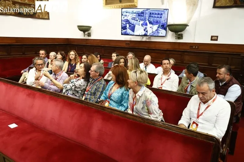 El Paraninfo acoge la celebración de los aniversarios de antiguos alumnos que acabaron sus estudios hace 20, 25, y 30 años. Fotos: David Sañudo