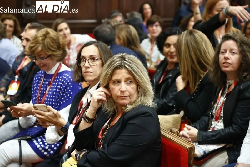 El Paraninfo acoge la celebración de los aniversarios de antiguos alumnos que acabaron sus estudios hace 20, 25, y 30 años. Fotos: David Sañudo