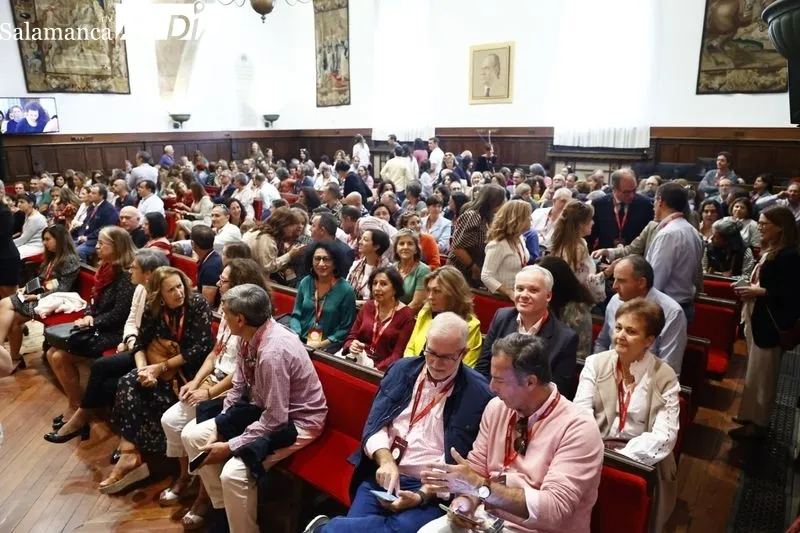 El Paraninfo acoge la celebración de los aniversarios de antiguos alumnos que acabaron sus estudios hace 20, 25, y 30 años. Fotos: David Sañudo