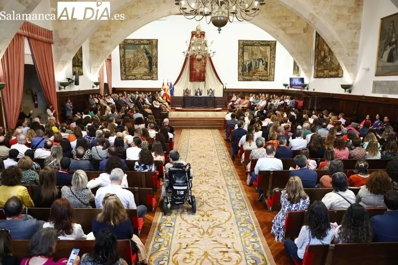 El Paraninfo acoge la celebración de los aniversarios de antiguos alumnos que acabaron sus estudios hace 20, 25, y 30 años. Fotos: David Sañudo