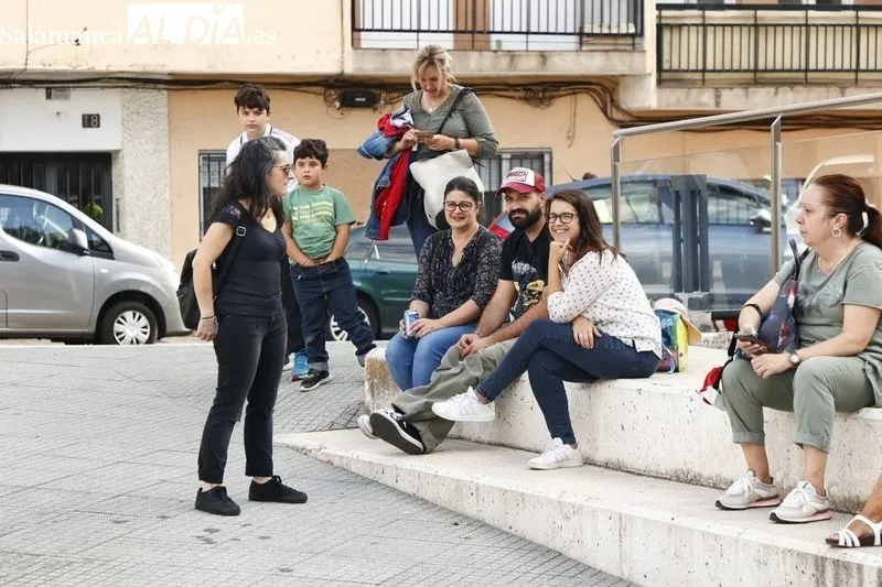 Actividades infantiles de manualidades, globoflexia y pintacaras en la plaza de Trujillo