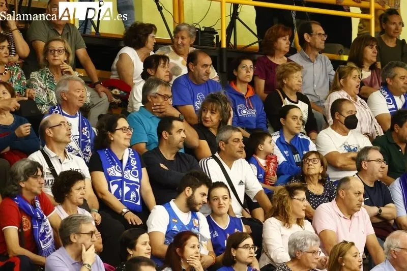 Galería de público del Perfumerías Avenida - Valencia Basket / Fotos: David Sañudo