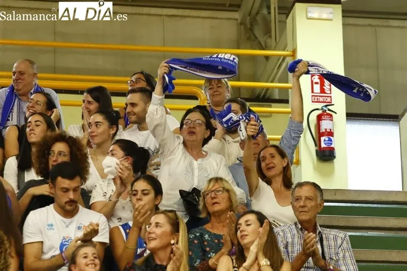 Galería de público del Perfumerías Avenida - Valencia Basket / Fotos: David Sañudo