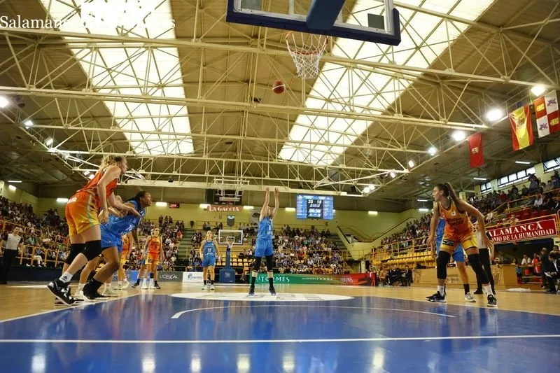 Galería de imágenes del Perfumerías Avenida - Valencia Basket / Fotos: David Sañudo