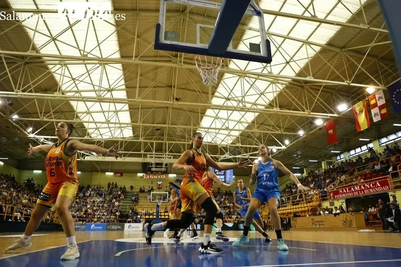 Galería de imágenes del Perfumerías Avenida - Valencia Basket / Fotos: David Sañudo
