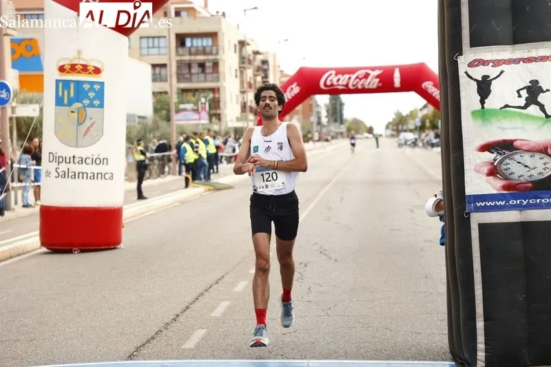 Foto 7 - Carlos Gallego, el m&aacute;s r&aacute;pido en la Media Marat&oacute;n Diputaci&oacute;n