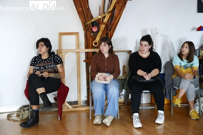 Imágenes del encuentro con el artista Ricardo Cavolo y el mural que ha pintado este fin de semana en el DA