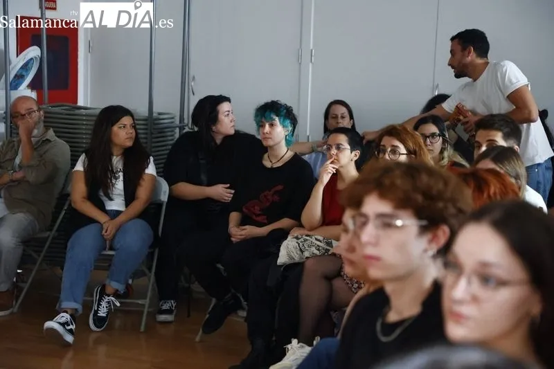 Imágenes del encuentro con el artista Ricardo Cavolo y el mural que ha pintado este fin de semana en el DA