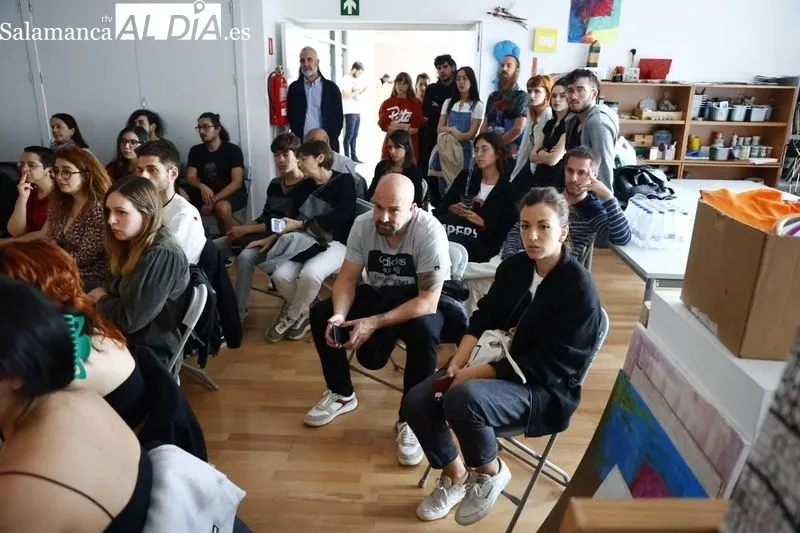 Imágenes del encuentro con el artista Ricardo Cavolo y el mural que ha pintado este fin de semana en el DA