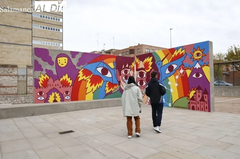 Imágenes del encuentro con el artista Ricardo Cavolo y el mural que ha pintado este fin de semana en el DA