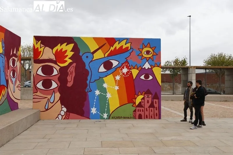 Imágenes del encuentro con el artista Ricardo Cavolo y el mural que ha pintado este fin de semana en el DA