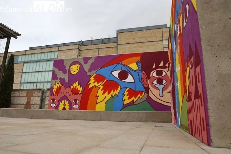 Imágenes del encuentro con el artista Ricardo Cavolo y el mural que ha pintado este fin de semana en el DA
