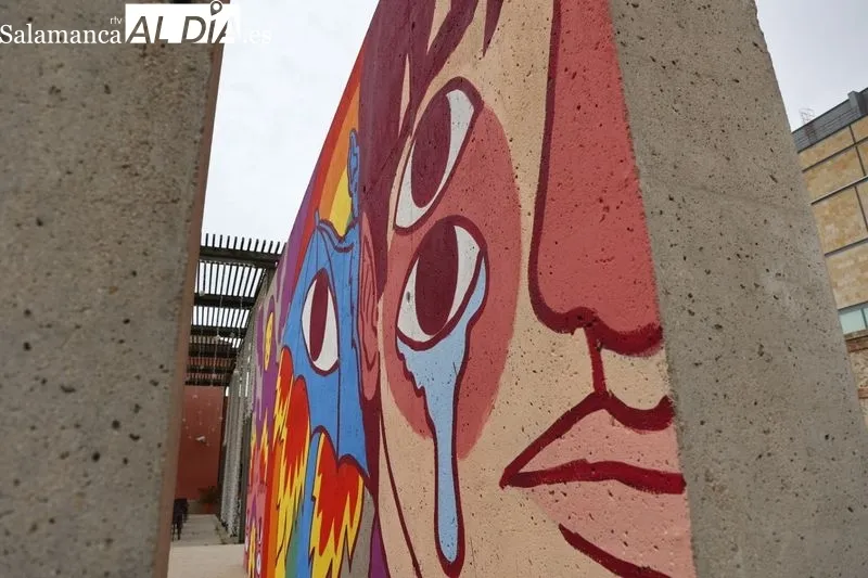 Imágenes del encuentro con el artista Ricardo Cavolo y el mural que ha pintado este fin de semana en el DA