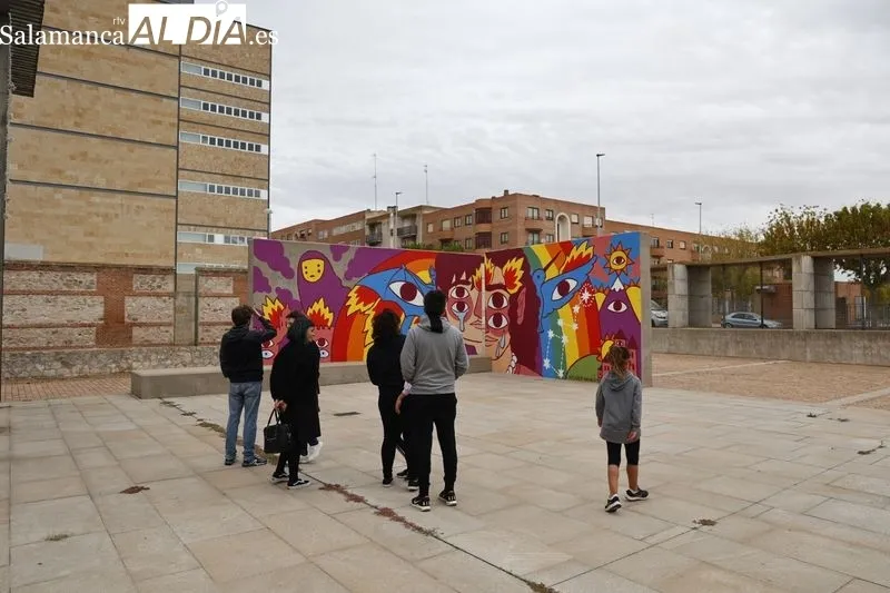 Imágenes del encuentro con el artista Ricardo Cavolo y el mural que ha pintado este fin de semana en el DA