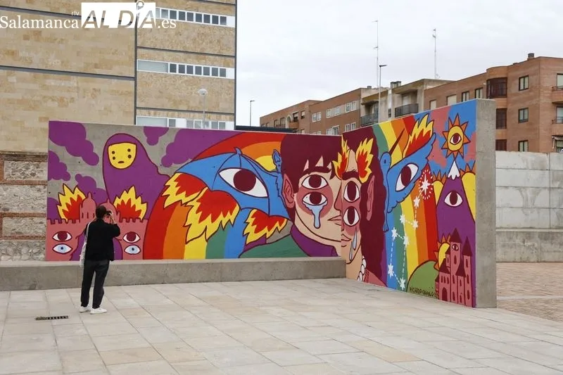 Imágenes del encuentro con el artista Ricardo Cavolo y el mural que ha pintado este fin de semana en el DA